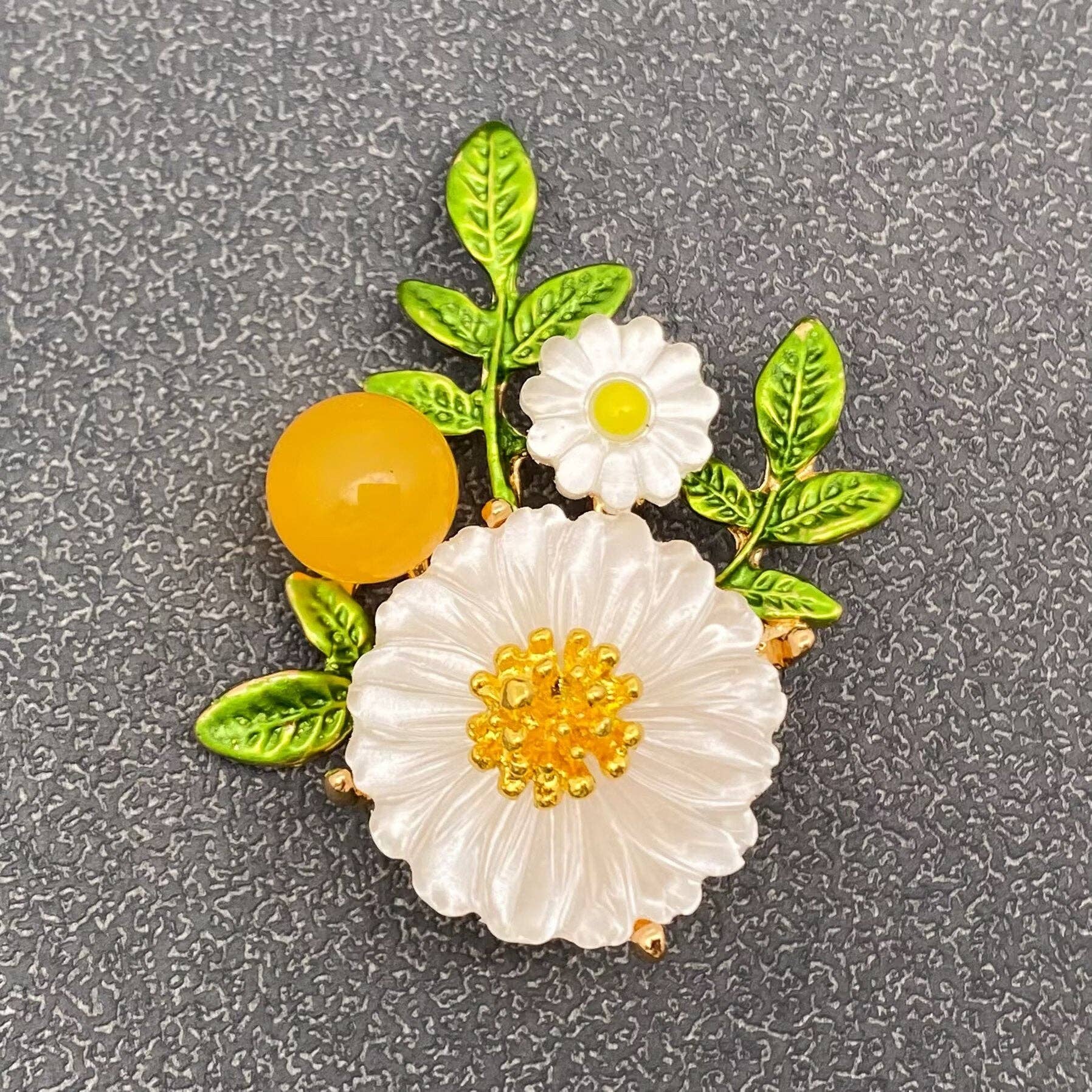 Daisy Brooch - The Country Rabbit Gifts & Décor