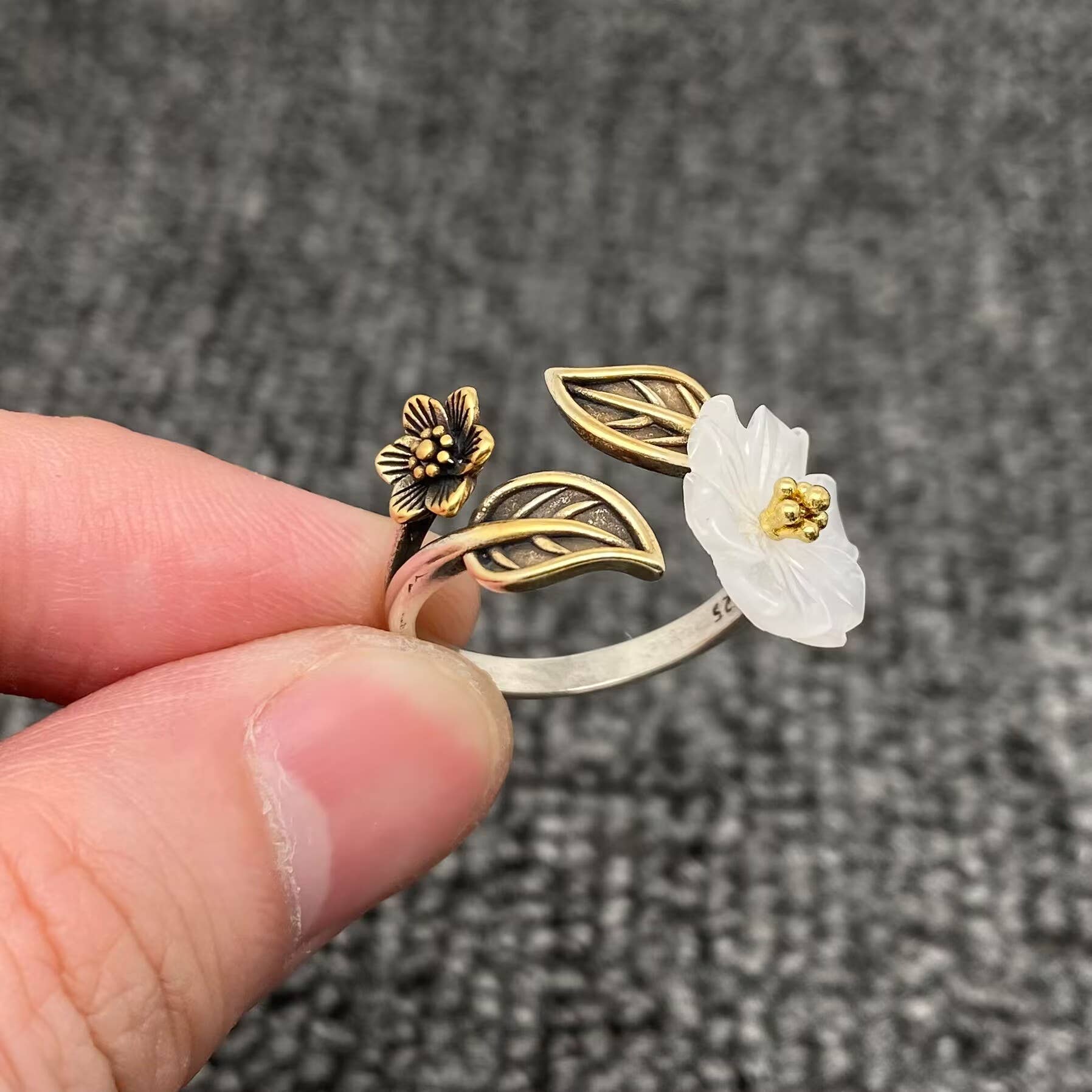 Vintage White Acrylic Flower Adjustable Metal Ring - The Country Rabbit Gifts & Décor