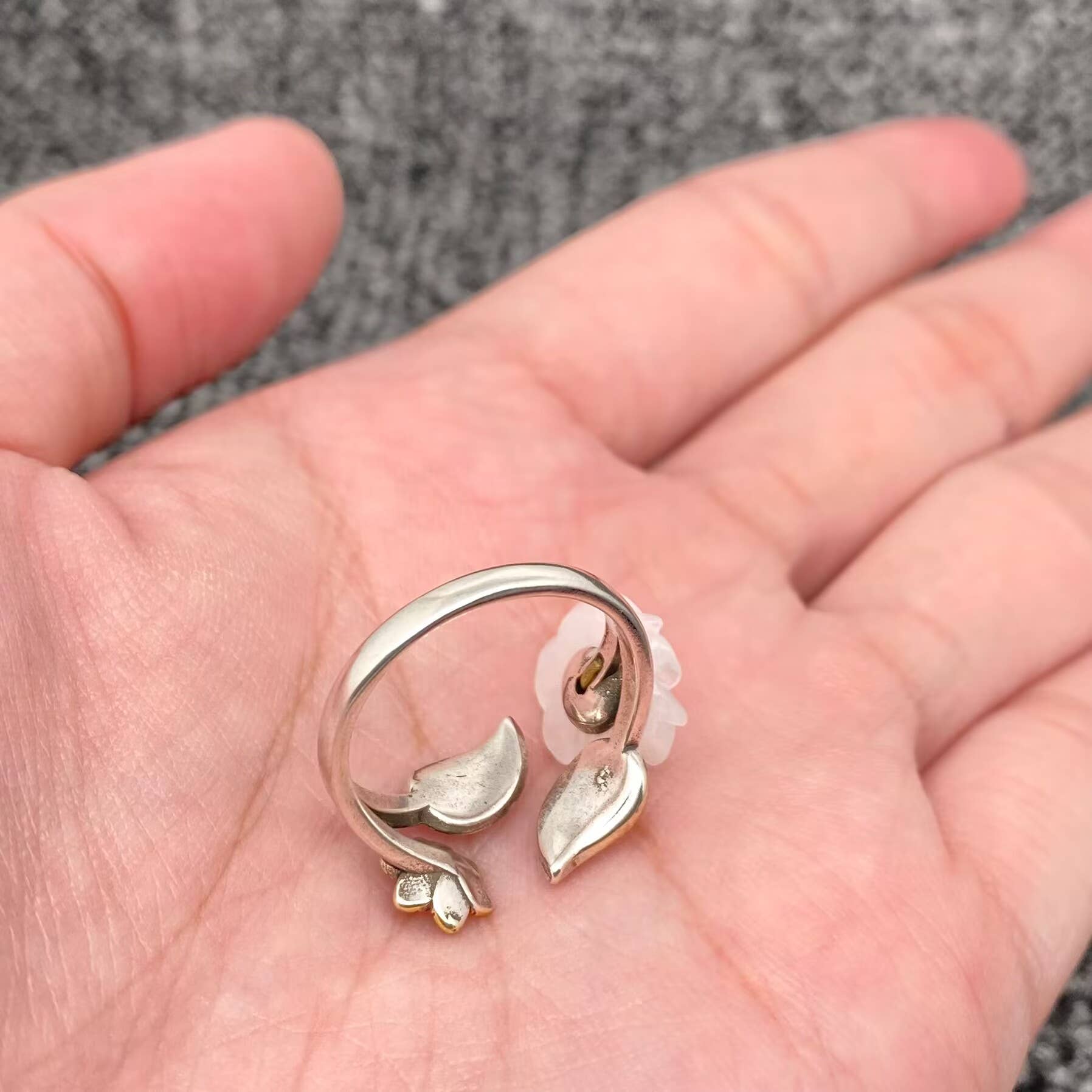 Vintage White Acrylic Flower Adjustable Metal Ring - The Country Rabbit Gifts & Décor